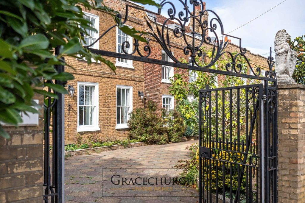 Property photo 2 of 31 Iron Gates