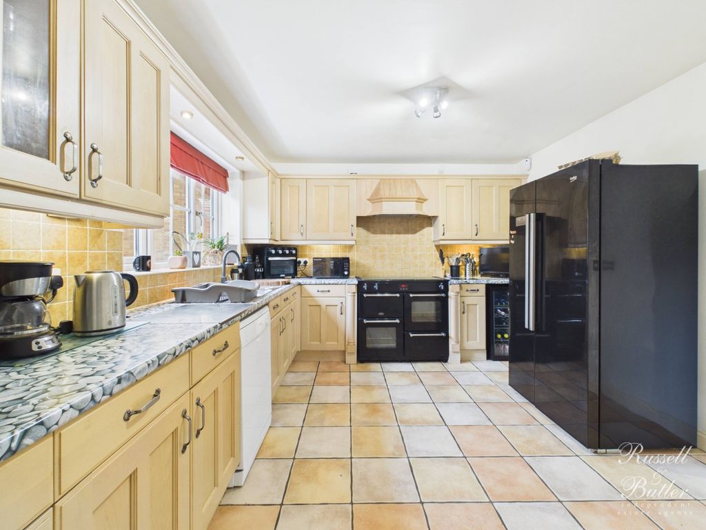 Property photo 3 of 21 Cam02127G0-Pr0383-Still011