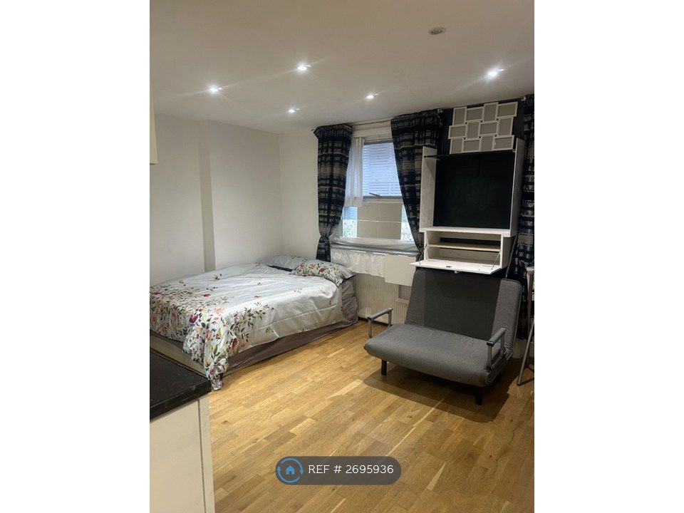 Property photo 1 of 6 Room