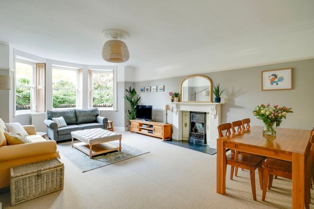 Property photo 3 of 17 Sitting Room