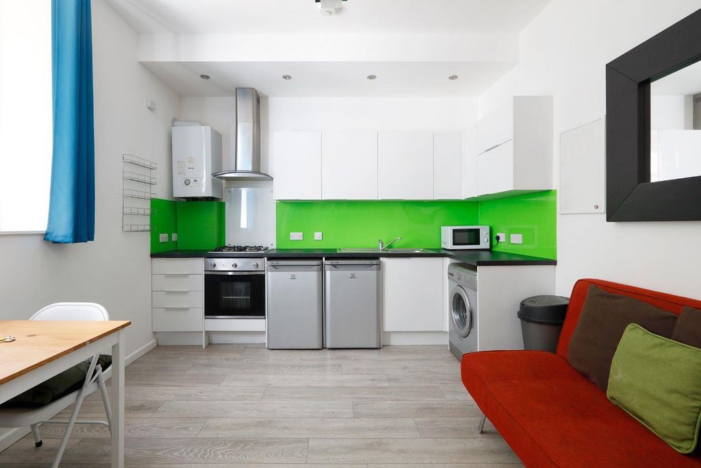 Property photo 1 of 11 Kitchen
