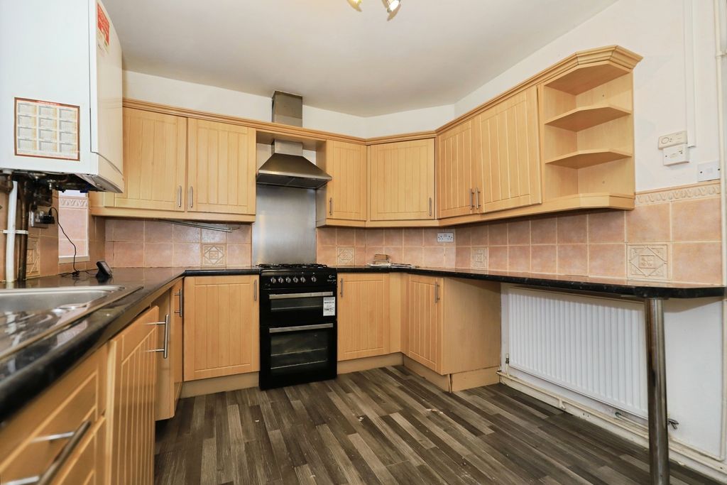 Property photo 3 of 13 Kitchen