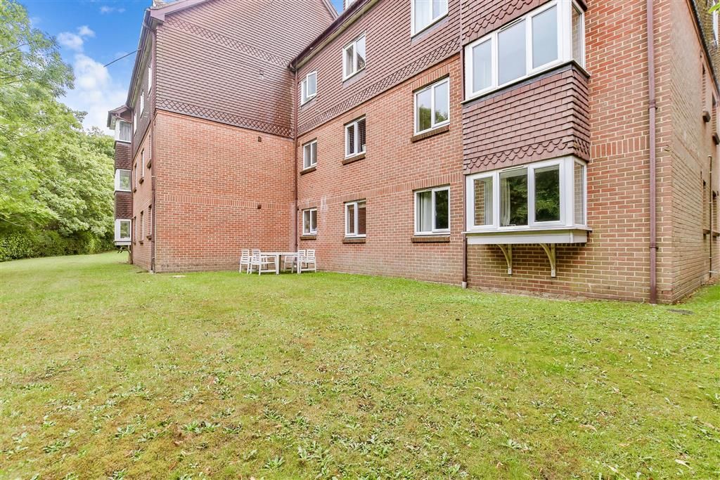 Property photo 2 of 16 Communal Gardens