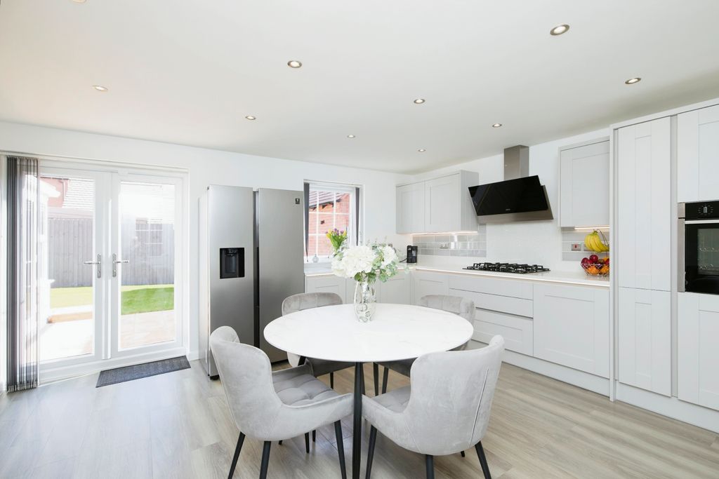 Property photo 3 of 31 Kitchen Diner