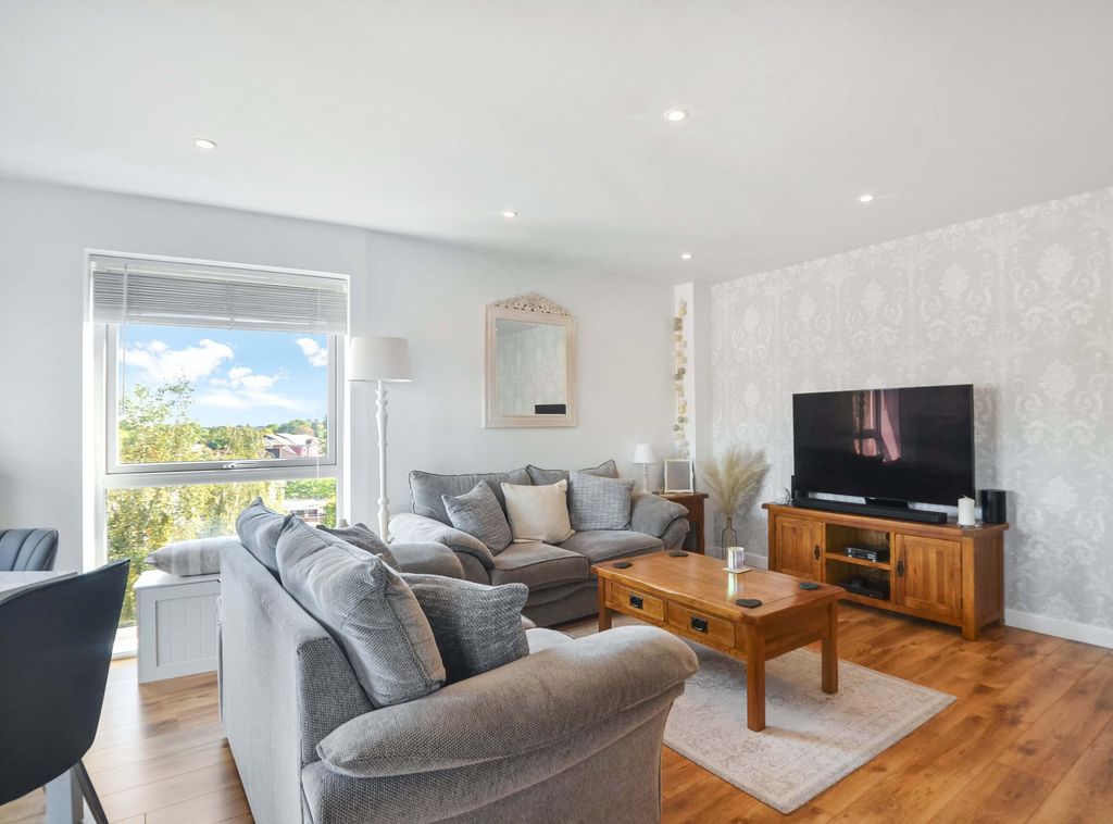 Property photo 2 of 24 Lounge Area (2) (3).Jpg