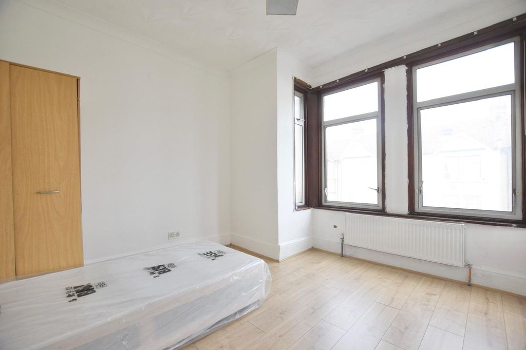 Property photo 1 of 3