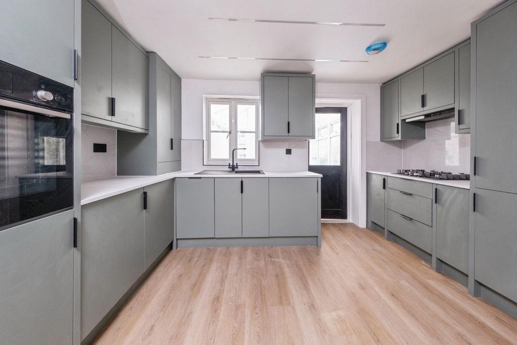 Property photo 2 of 11 Pbox-Img.Jpg