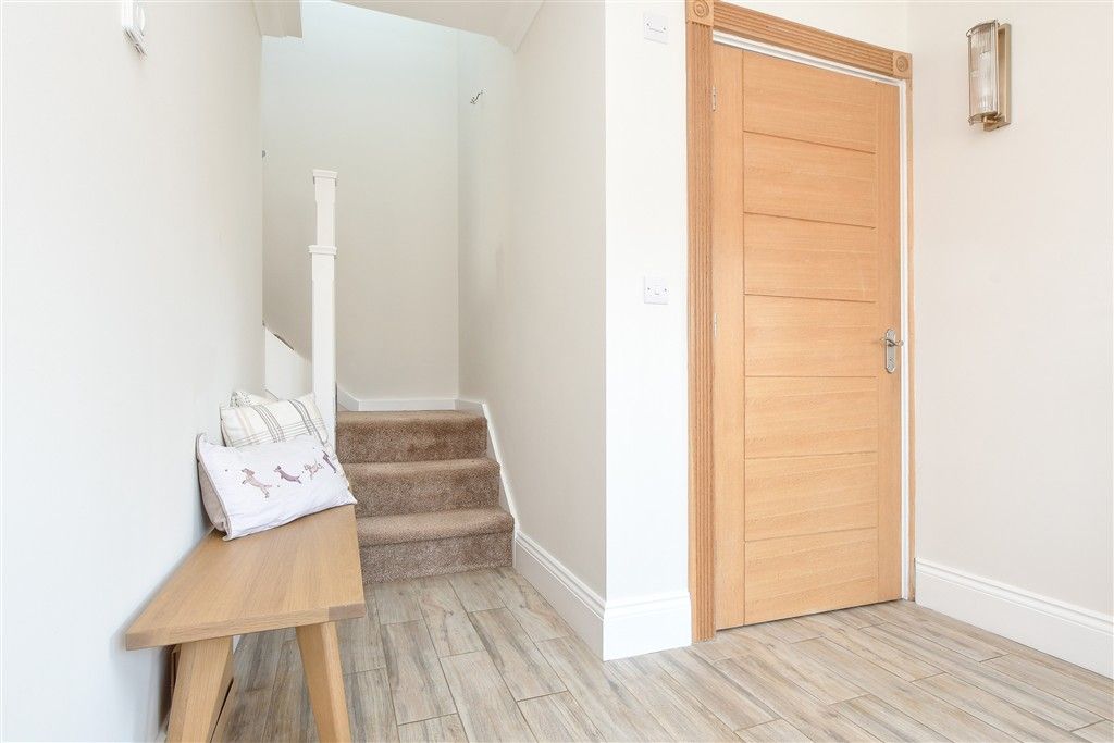 Property photo 3 of 21 Hallway