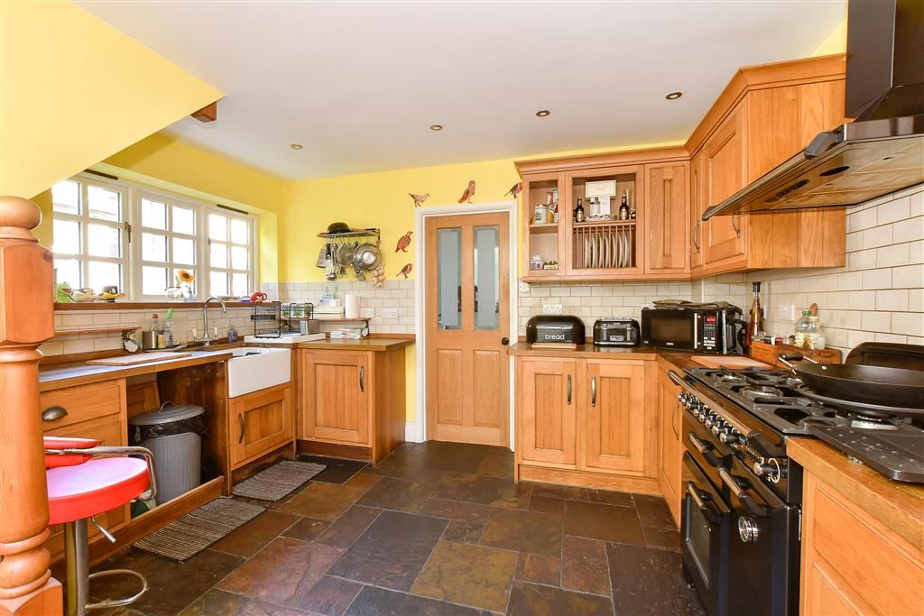 Property photo 3 of 19 Kitchen