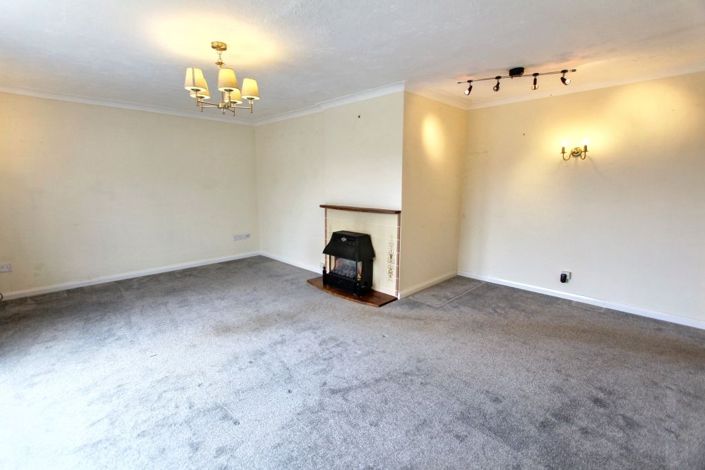 Property photo 2 of 17 Lounge