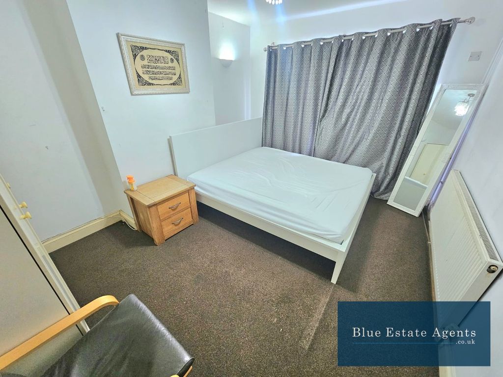 Property photo 3 of 9 Lounge