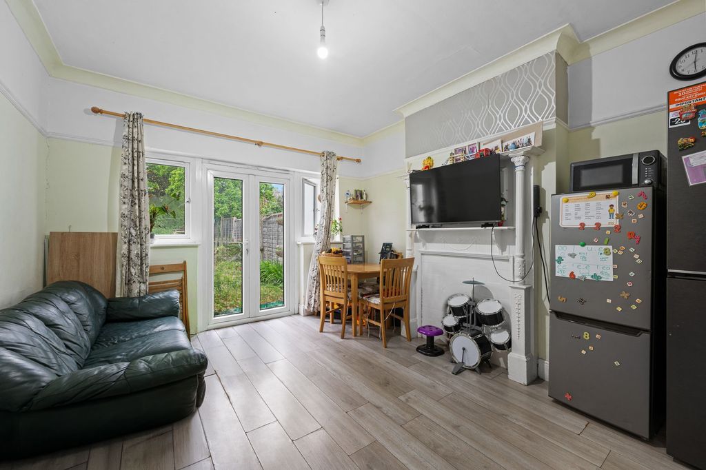 Property photo 2 of 9