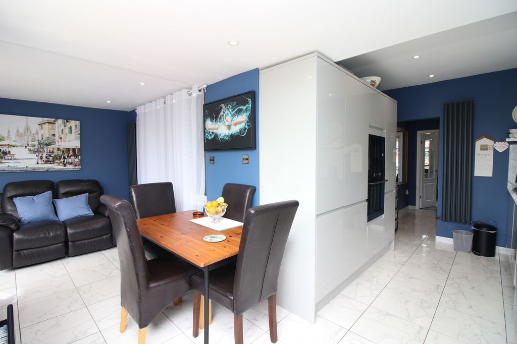 Property photo 3 of 37