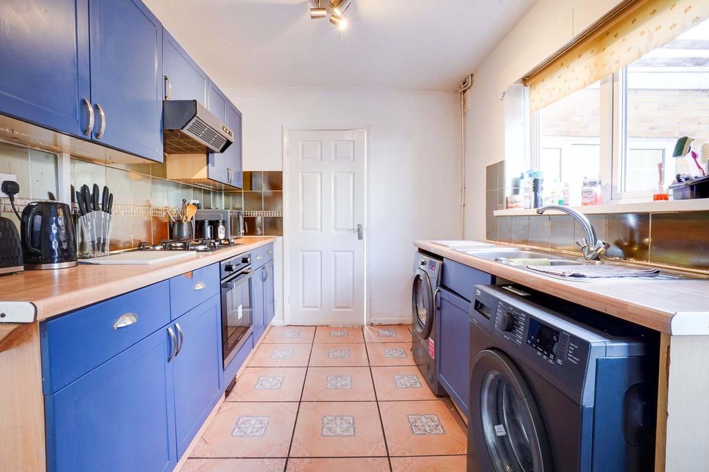 Property photo 3 of 24