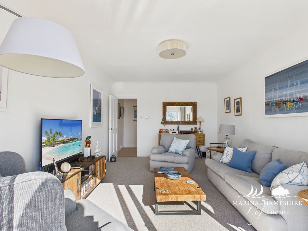 Property photo 3 of 27 Cam03915G0-Pr0019-Still018