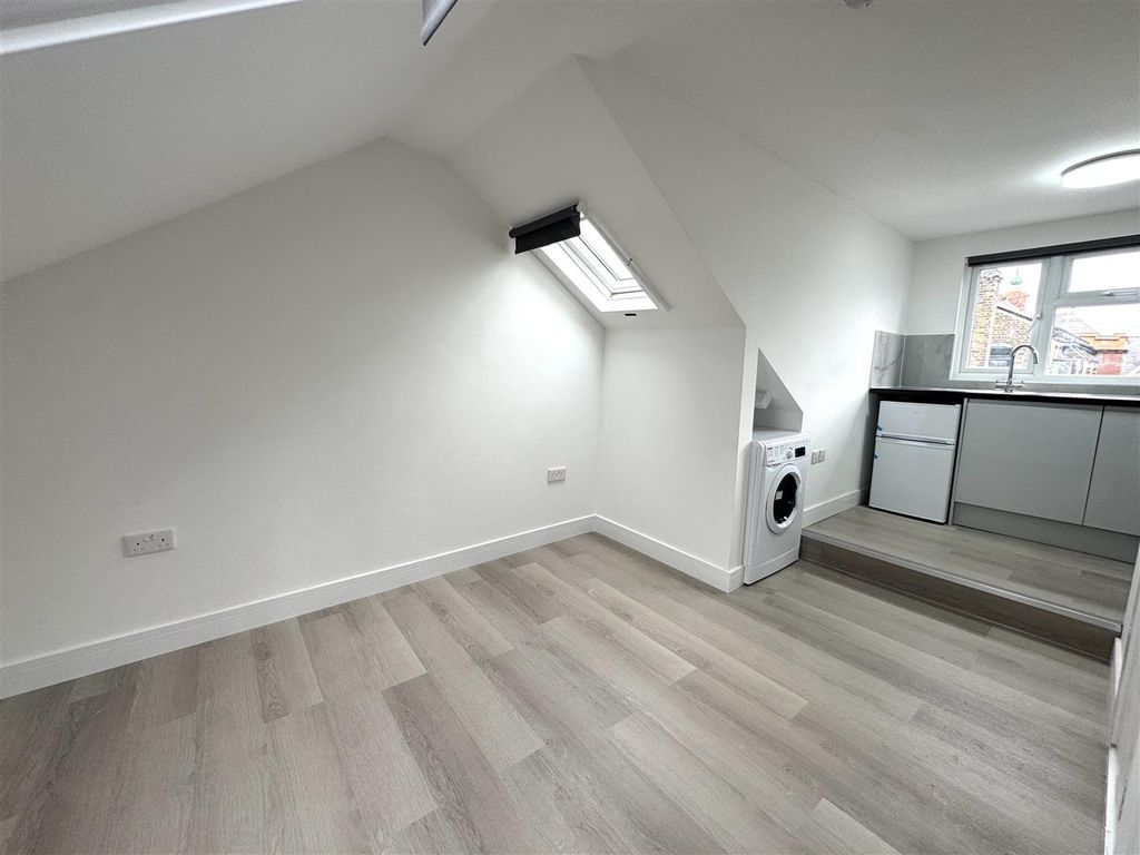 Property photo 2 of 6 Studio.Jpg