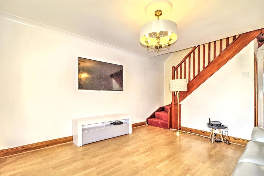 Property photo 3 of 12 Lounge