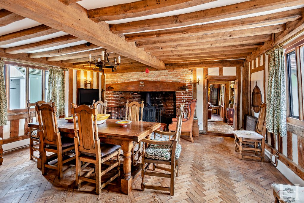 Property photo 2 of 43 8640802-Interiorwm11-800