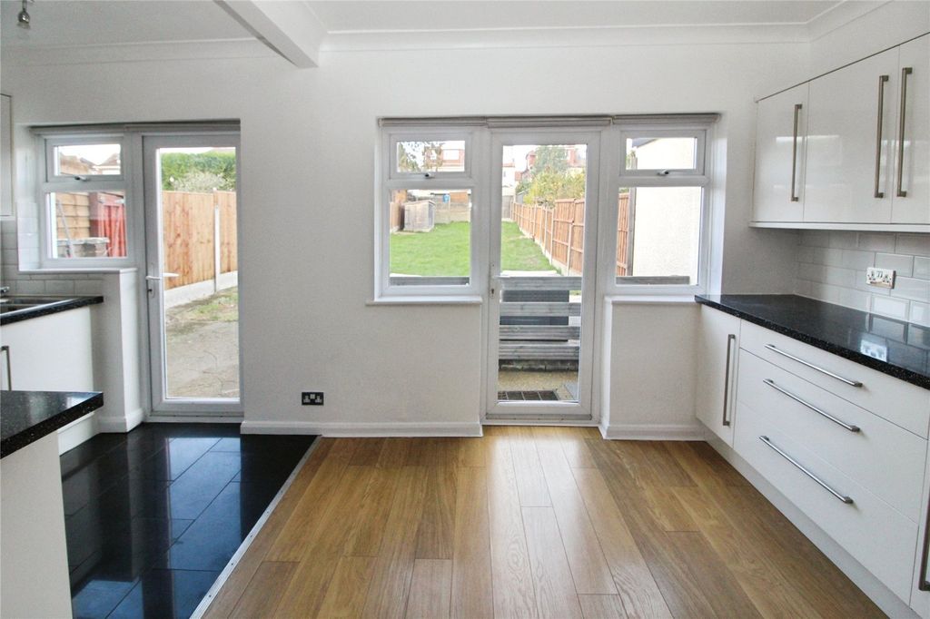 Property photo 3 of 17 Picture No. 23