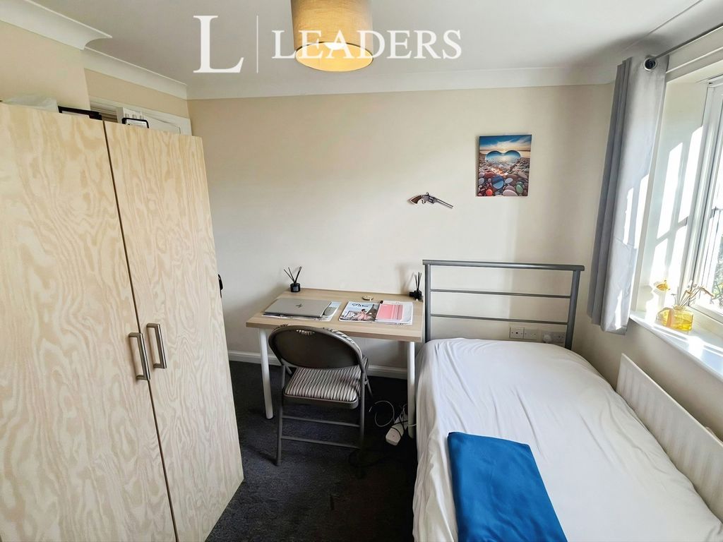 Property photo 3 of 6 Pbox-Img.Jpg