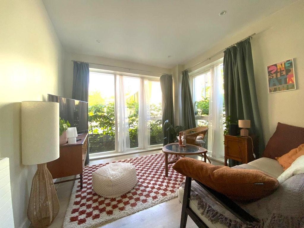 Property photo 3 of 20 Image00019