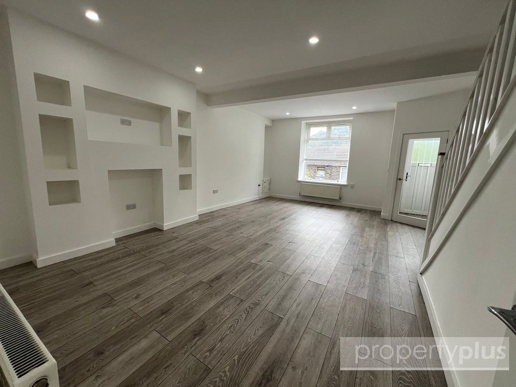 Property photo 2 of 17 Picture No. 12