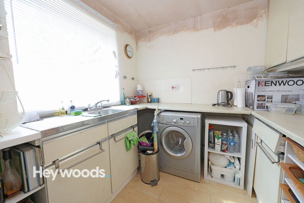 Property photo 3 of 17