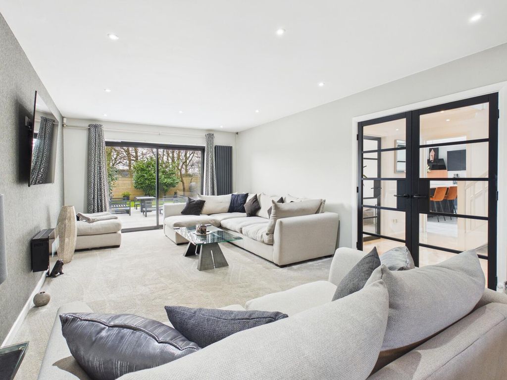 Property photo 3 of 28 Living Room