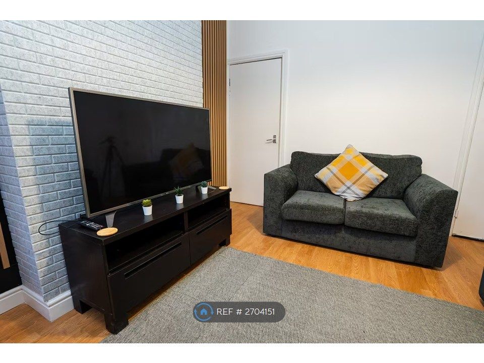 Property photo 2 of 20 Living Room