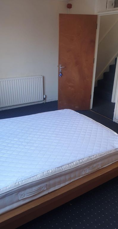 Property photo 3 of 10 A Spacious Double Bedroom Ready For Personalizatio...