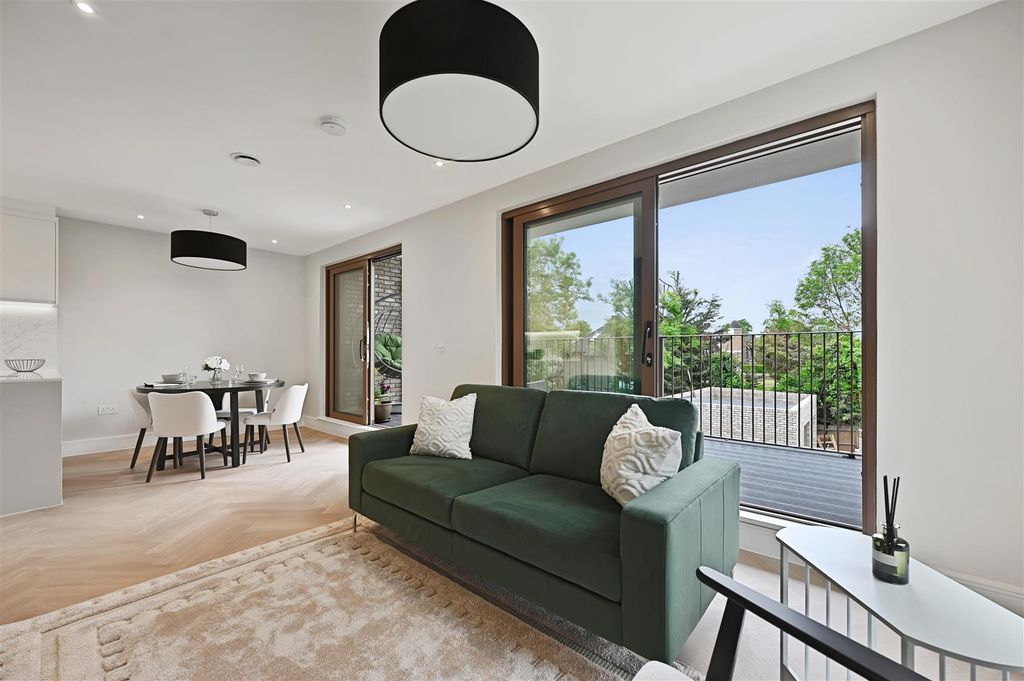 Property photo 1 of 13 Ar - Show Flat, 42 Lynton Road33 (1).Jpg