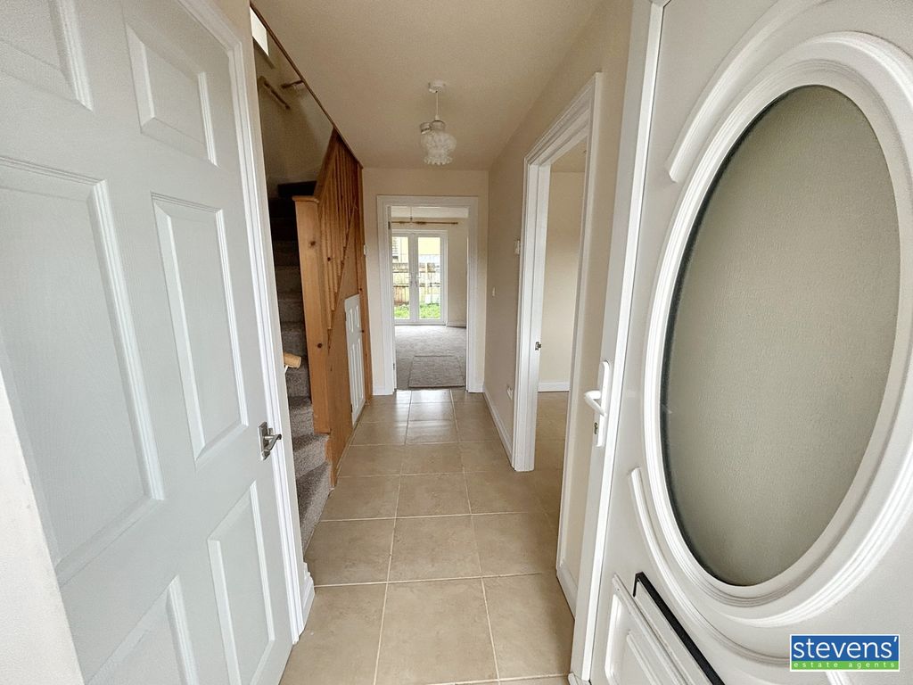 Property photo 2 of 17 Image00003