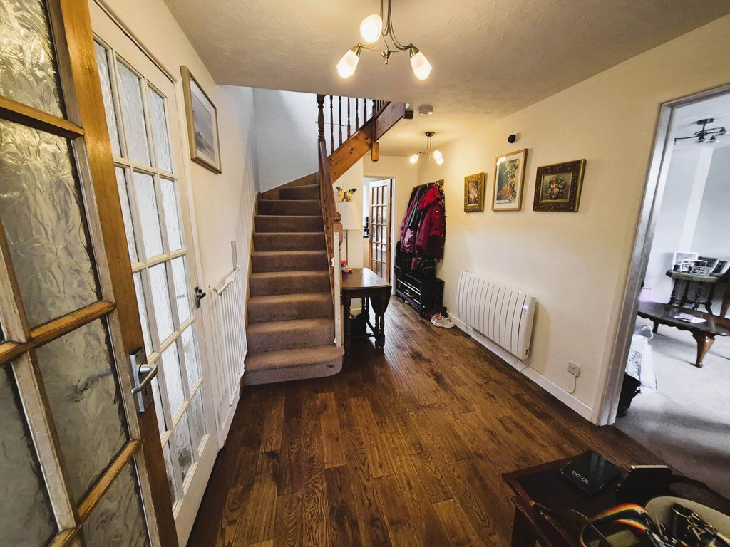 Property photo 2 of 20