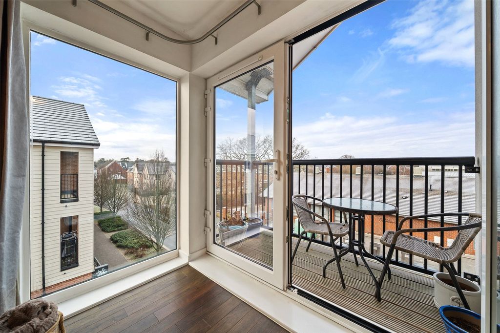 Property photo 2 of 9 Picture No. 11