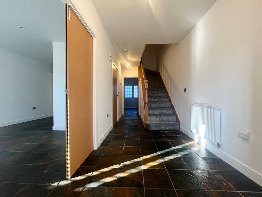 Property photo 2 of 18 Picture No. 38