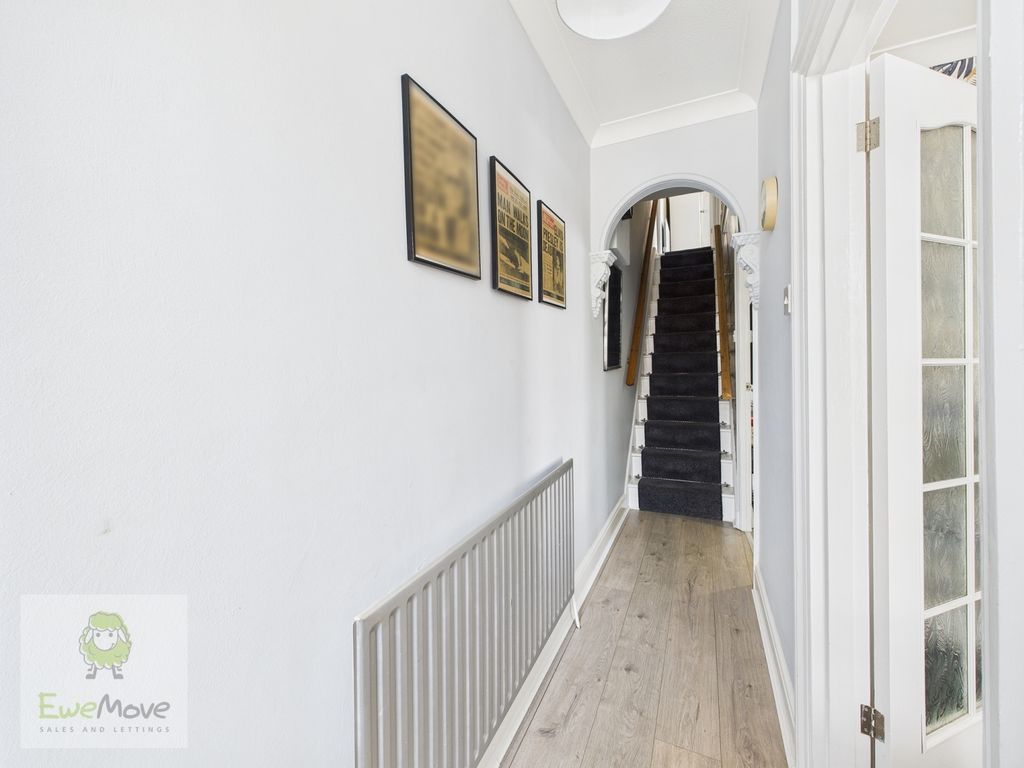 Property photo 3 of 36 Entrance Hall
