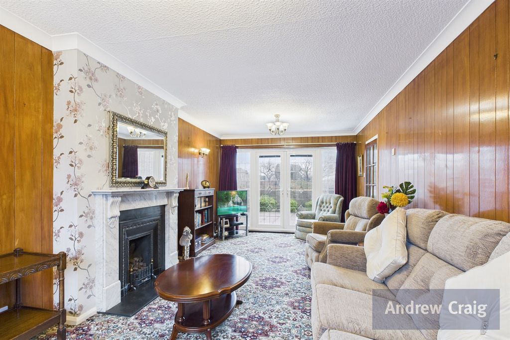 Property photo 2 of 20 Lounge