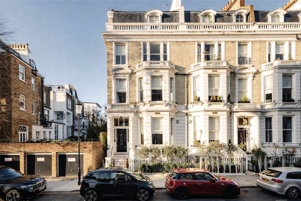 Property photo 2 of 18 External