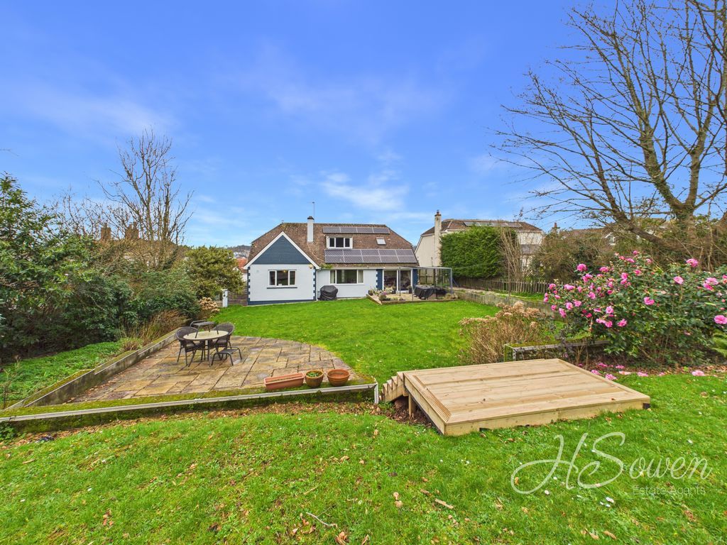 Property photo 1 of 28 Photo 9