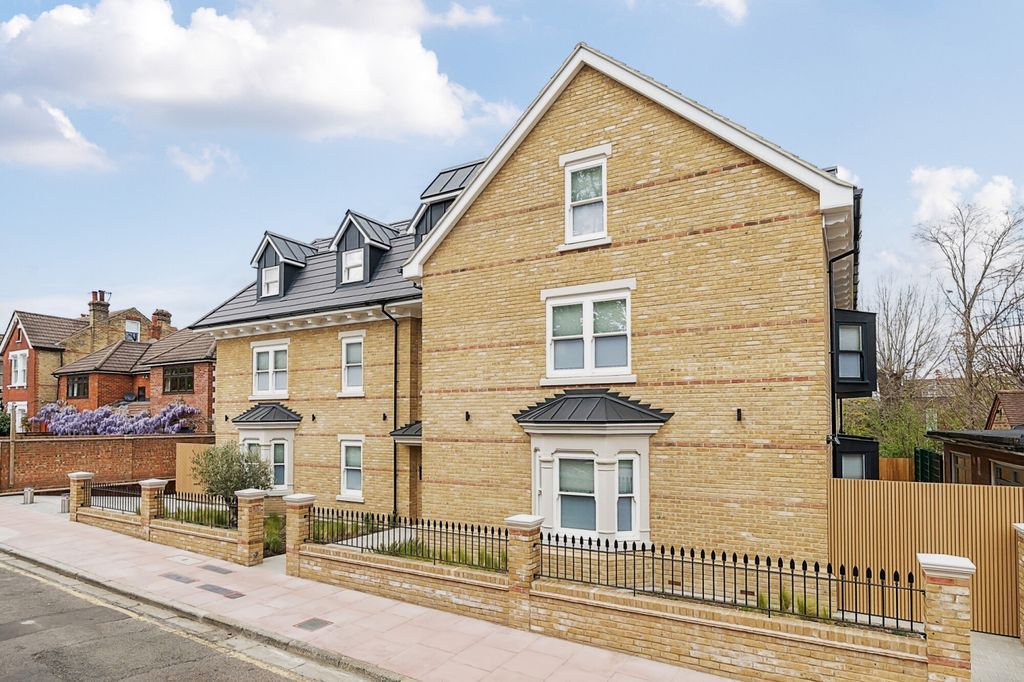 Property photo 1 of 17 External