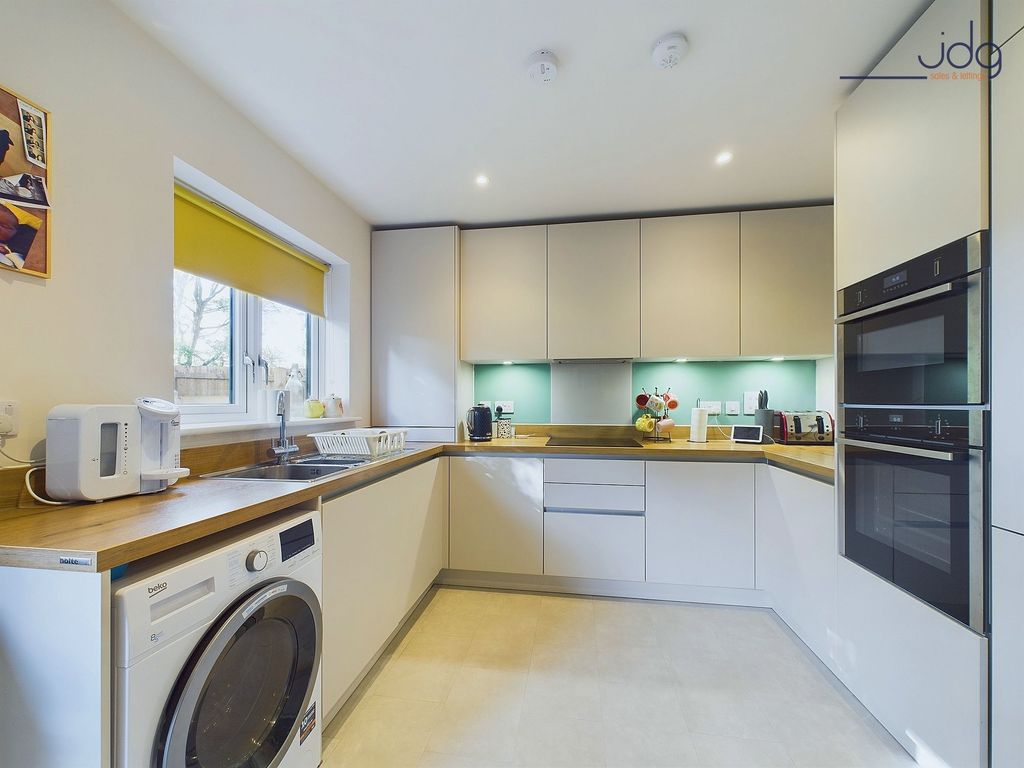 Property photo 3 of 13 Kitchen