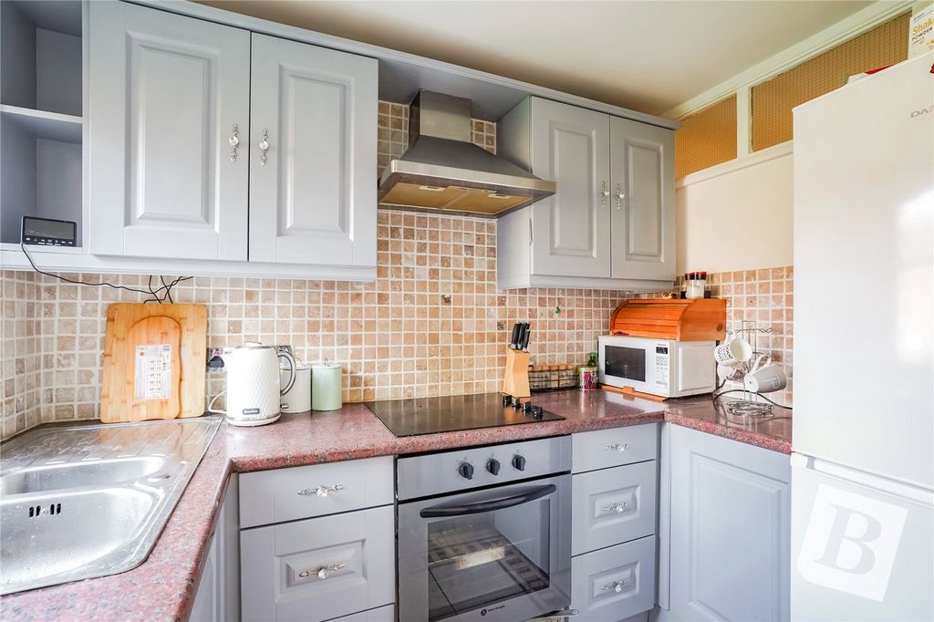 Property photo 3 of 9 Kitchen