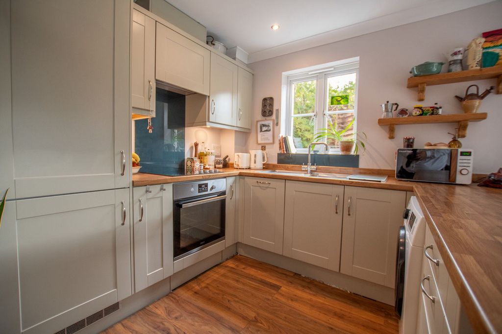 Property photo 3 of 8 Kitchen