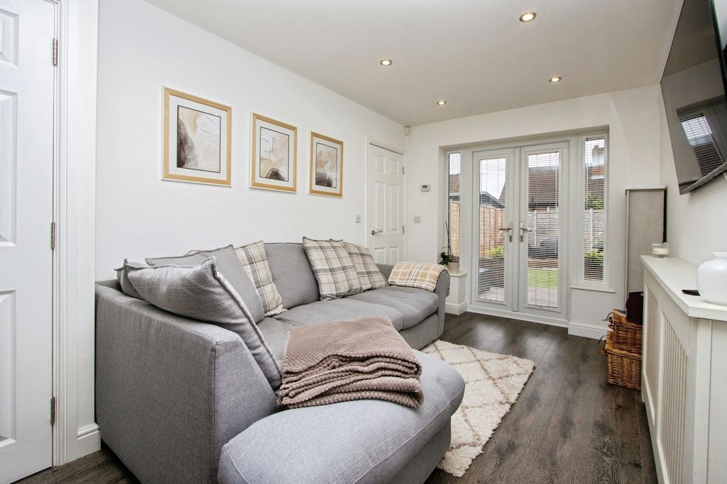 Property photo 2 of 21 Pbox-Img.Jpg