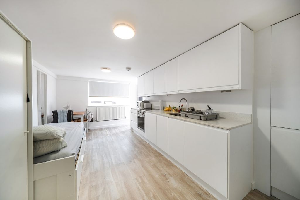Property photo 3 of 7 1314521-8-686E577...