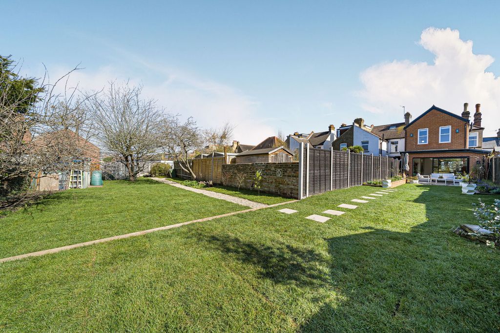 Property photo 2 of 33