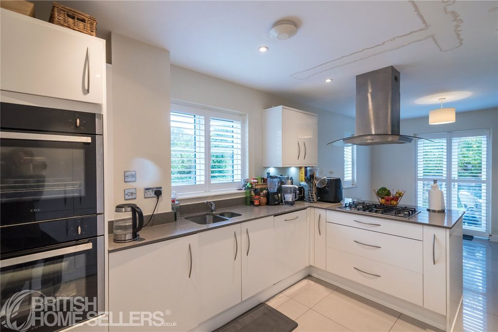 Property photo 2 of 18 Picture No. 13