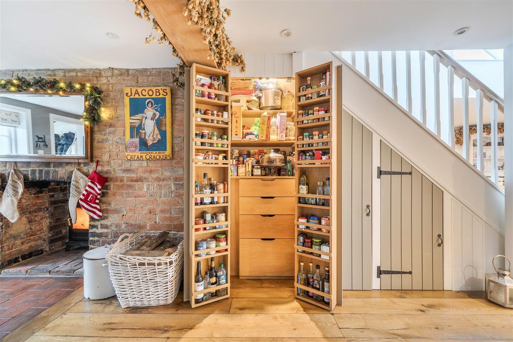 Property photo 3 of 25 1388403-14-693c2A1Dad960.Jpg