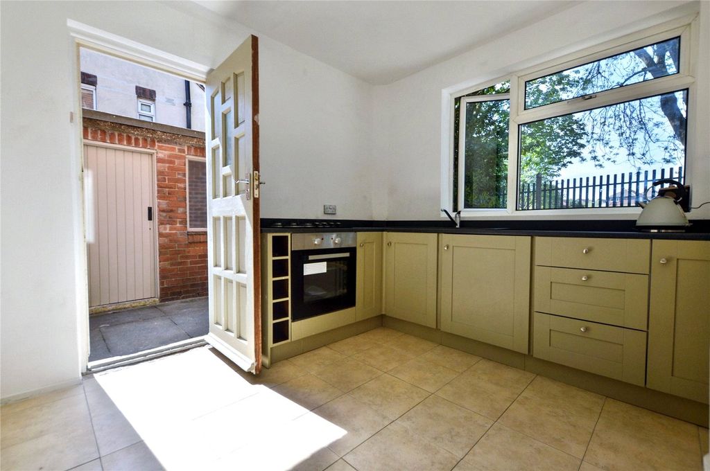 Property photo 2 of 12 Picture No. 18