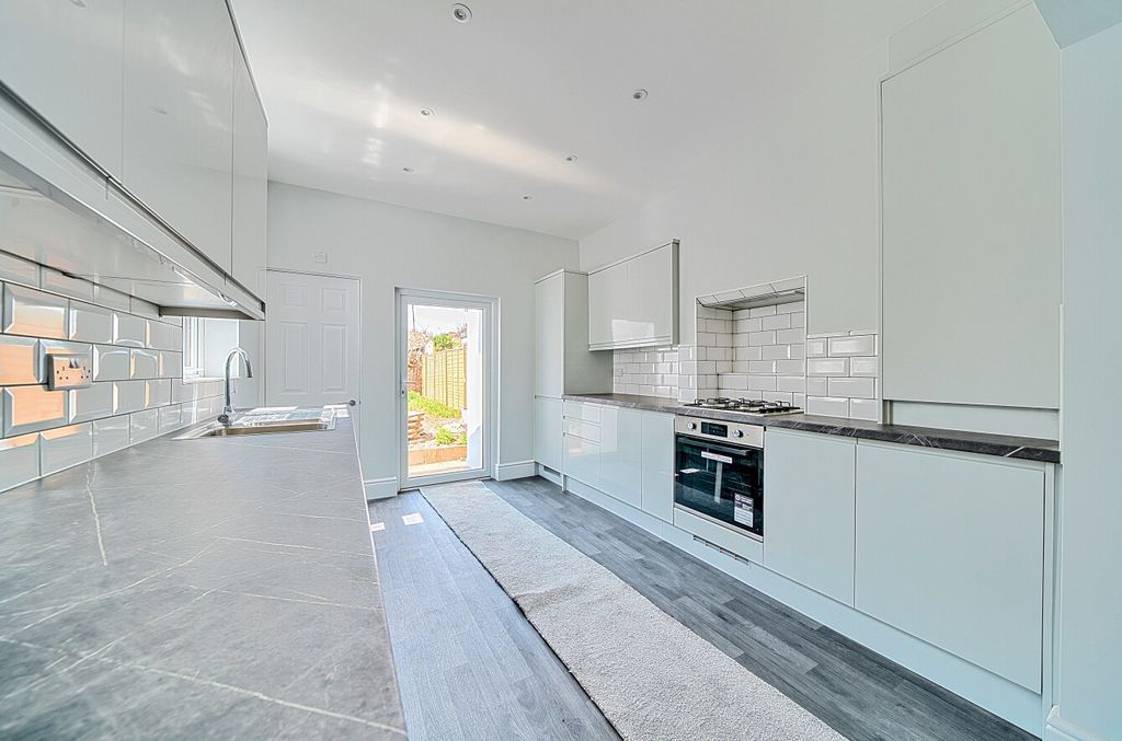Property photo 2 of 13 1303836-1-6874Fa1...